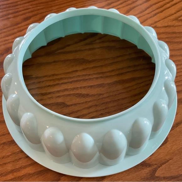 Vintage 3-Piece Classic Tupperware Jello Fluted Ring Salad Mold - Picture 4 of 8